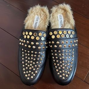 Steve Madden Jordan, Gold studded black mule with faux fur